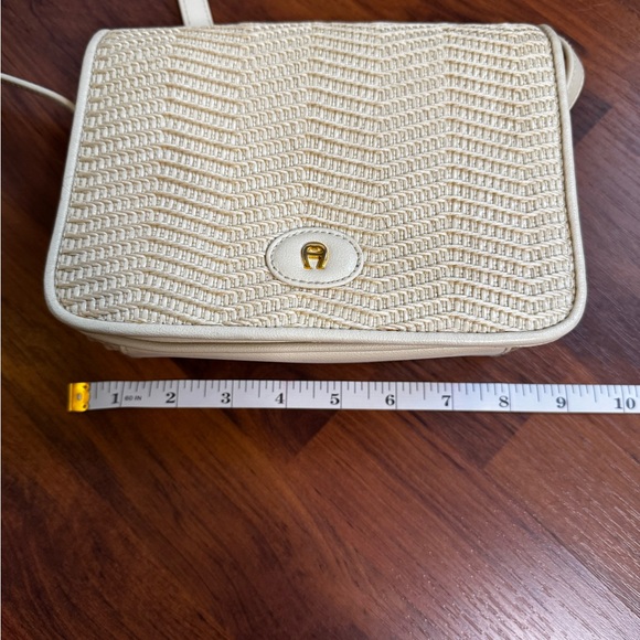 Vintage Etienne Aigner Cream Woven Crossbody Bag With Built In Wallet Organizer - Picture 8 of 13